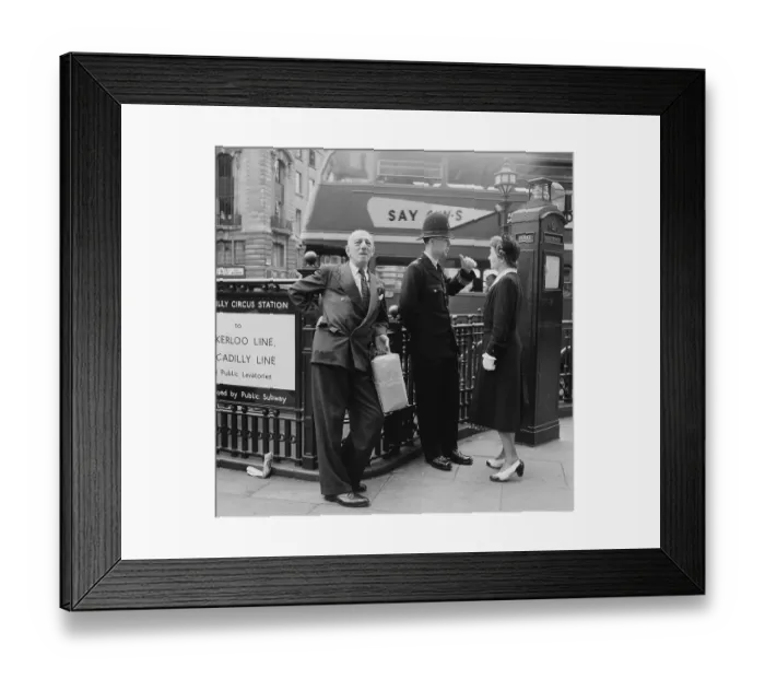 Framed Print : Piccadilly Circus Framed Print : Piccadilly Circus