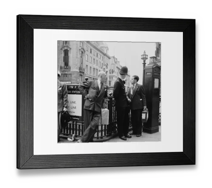Framed Print : Piccadilly Circus Framed Print : Piccadilly Circus