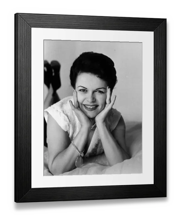 Framed Print : Eve. 8th November 1952: Hungarian born British singer Eve Boswell before Framed Print : Eve. 8th November 1952: Hungarian born British singer Eve Boswell before