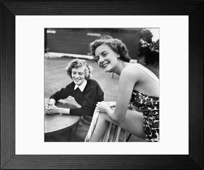 Framed Print : At Nottingham Lido