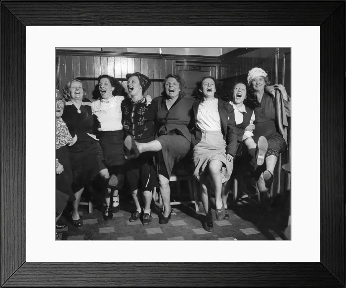 Framed Print : Knees Up. A group of woman enjoy a pub outing to Southend