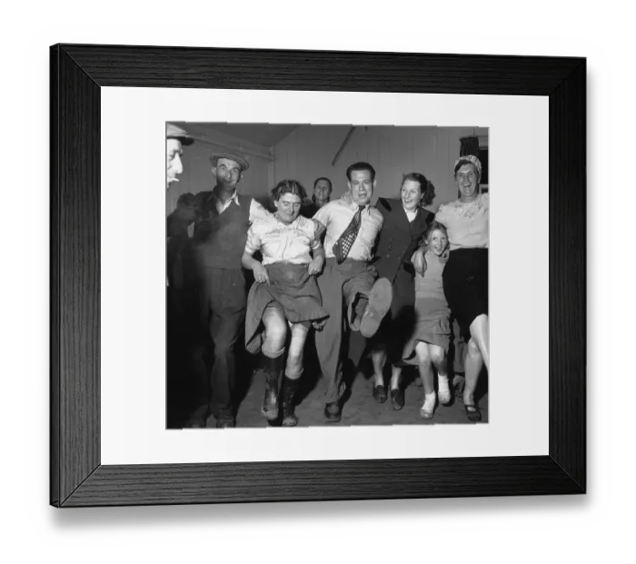 Framed Print : Hop Pickers Framed Print : Hop Pickers