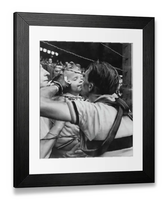 Framed Print : Geminiani Kisses Fan Framed Print : Geminiani Kisses Fan