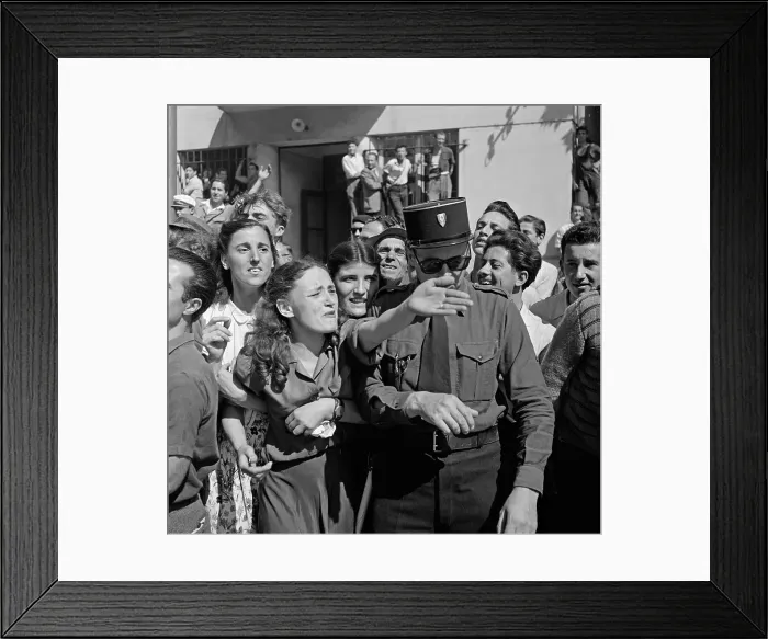 Framed Print : Tour De France Spectators Framed Print : Tour De France Spectators