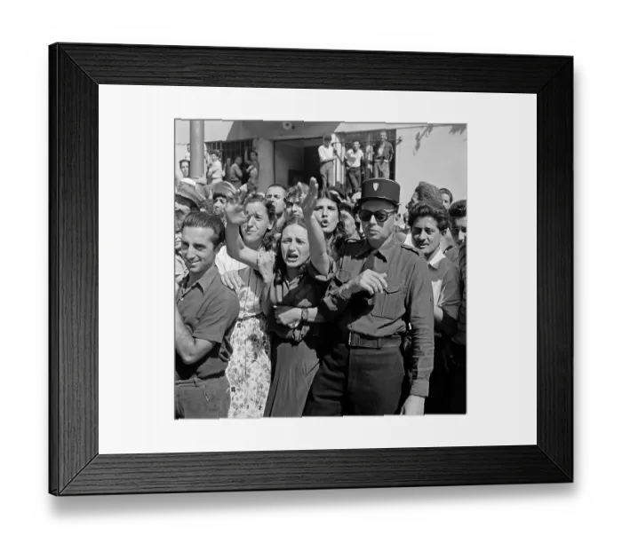 Framed Print : Tour De France Spectators Framed Print : Tour De France Spectators