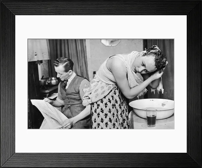 Framed Print : Home Life. Hairdresser Betty Burden washing her hair at home in Birmingham Framed Print : Home Life. Hairdresser Betty Burden washing her hair at home in Birmingham