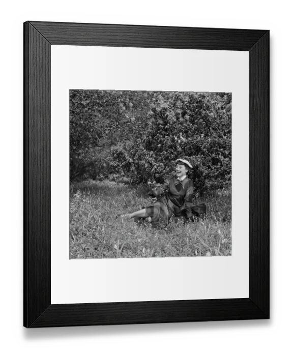 Framed Print : Audrey Hepburn At Kew Gardens Framed Print : Audrey Hepburn At Kew Gardens
