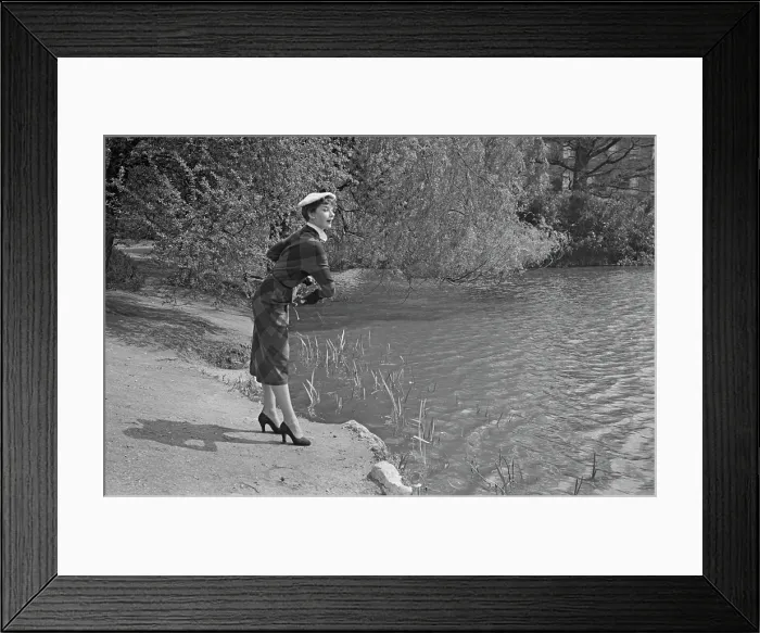 Framed Print : Audrey Hepburn At Kew Gardens Framed Print : Audrey Hepburn At Kew Gardens