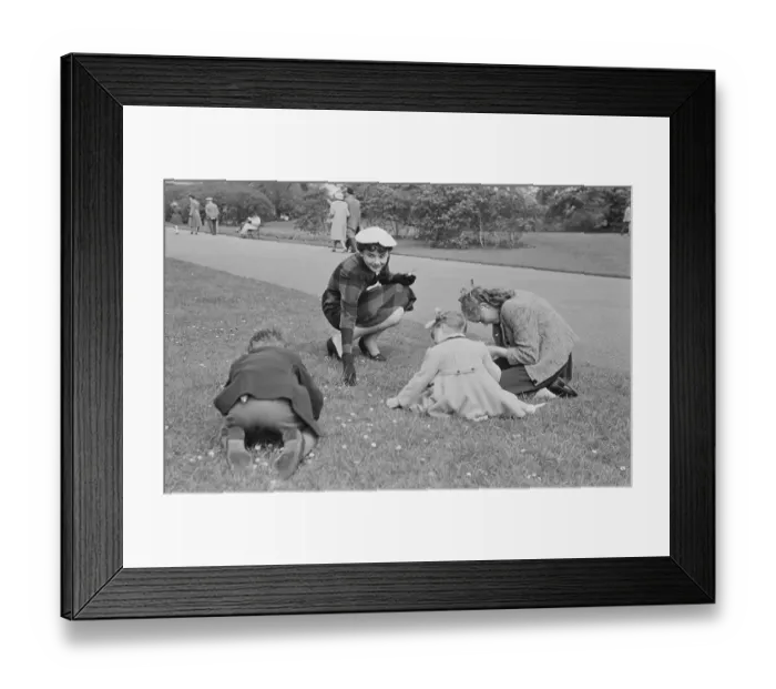Framed Print : Audrey Hepburn At Kew Framed Print : Audrey Hepburn At Kew