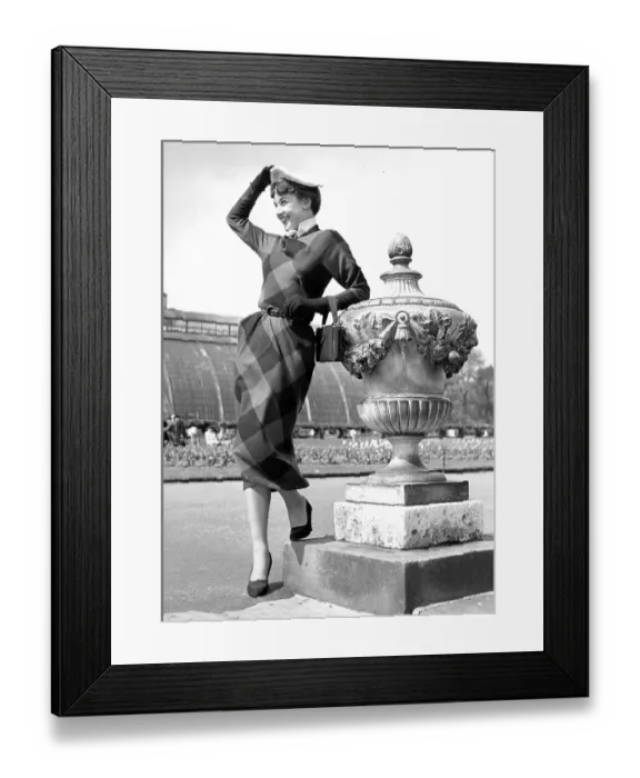 Framed Print : Audrey Hepburn Framed Print : Audrey Hepburn