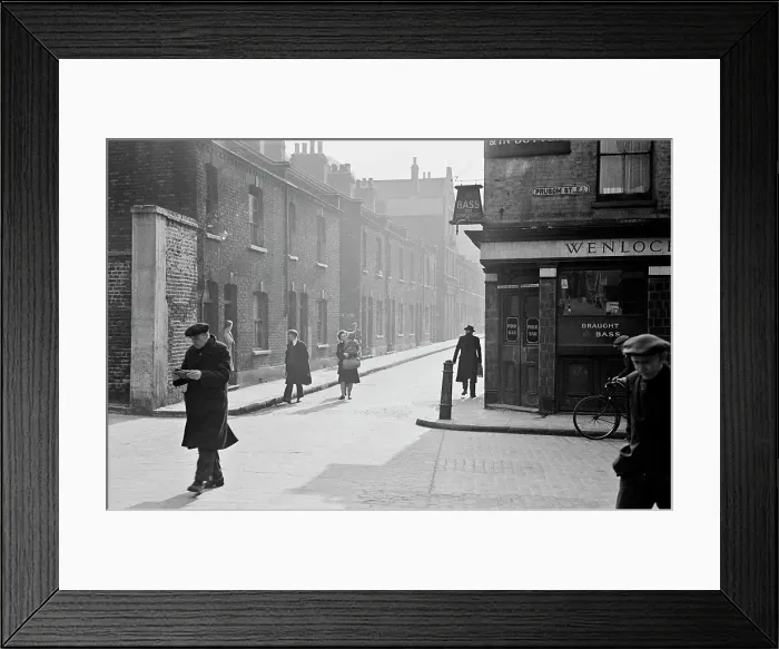 Framed Print : Wapping Street Scene Framed Print : Wapping Street Scene