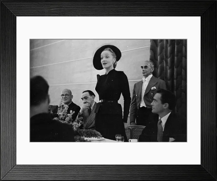 Framed Print : Marlene Dietrich Framed Print : Marlene Dietrich