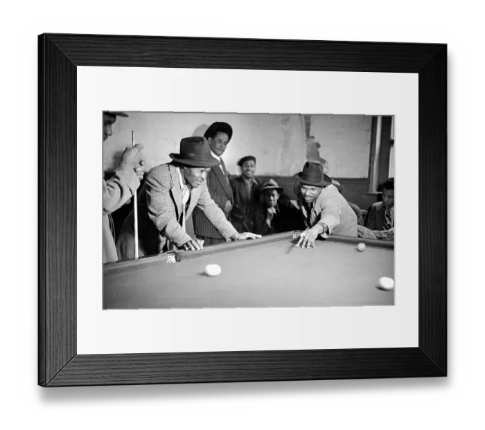 Framed Print : Snooker Game Framed Print : Snooker Game