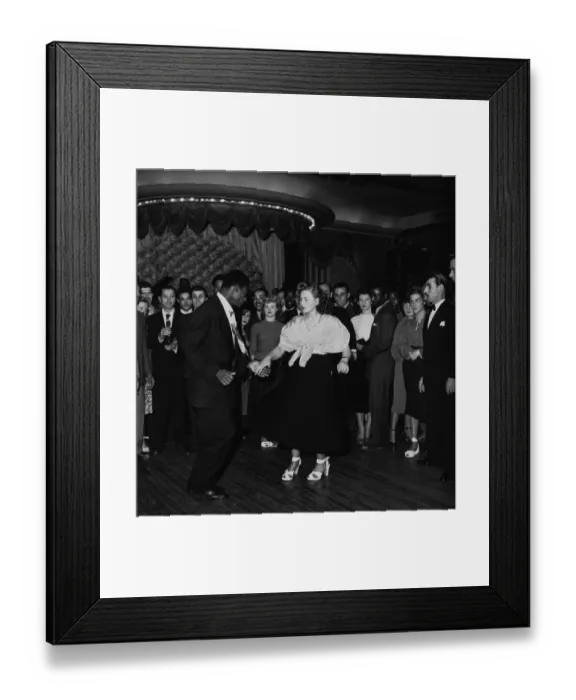 Framed Print : Paramount Couple Framed Print : Paramount Couple