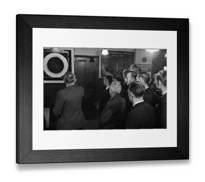 Framed Print : Pub Darts. 18th June 1949: The crowd watches with baited breath as a player Framed Print : Pub Darts. 18th June 1949: The crowd watches with baited breath as a player
