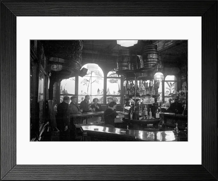Framed Print : South London Boozer Framed Print : South London Boozer