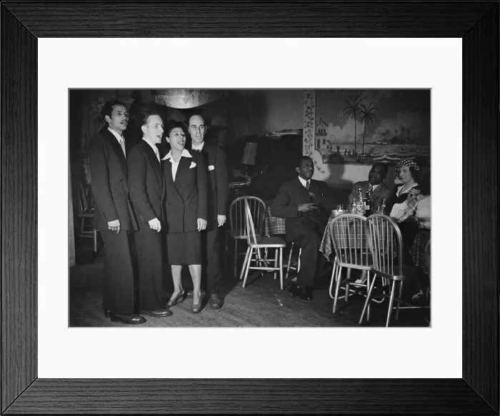 Framed Print : Bar Performance
