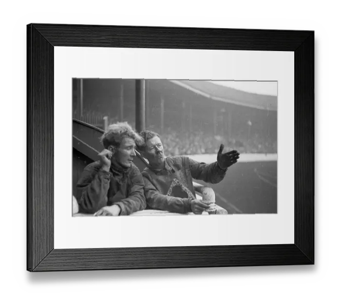 Framed Print : Pep Talk. 18th September 1948: British speedway rider Framed Print : Pep Talk. 18th September 1948: British speedway rider