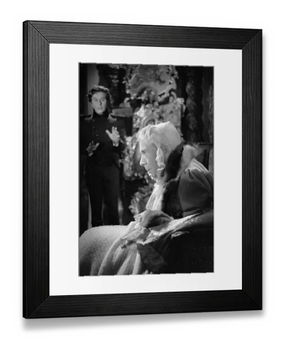 Framed Print : Dame Edith Evans Framed Print : Dame Edith Evans