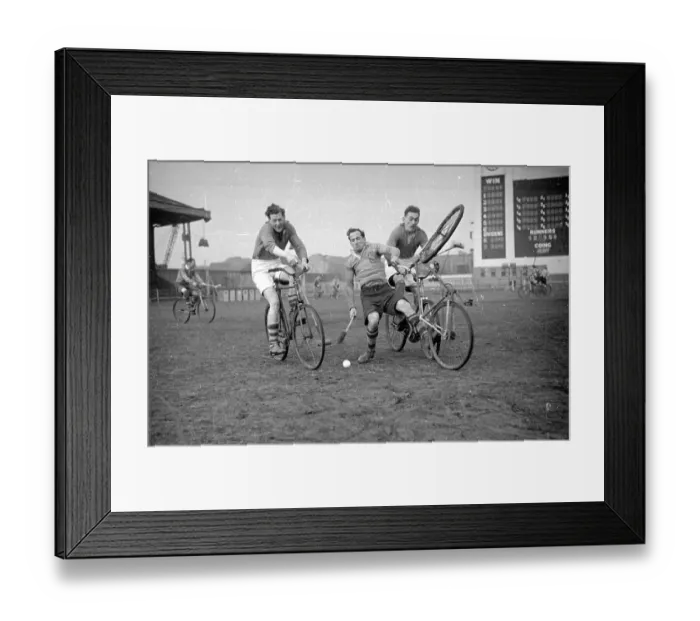 Framed Print : Cycle Scramble