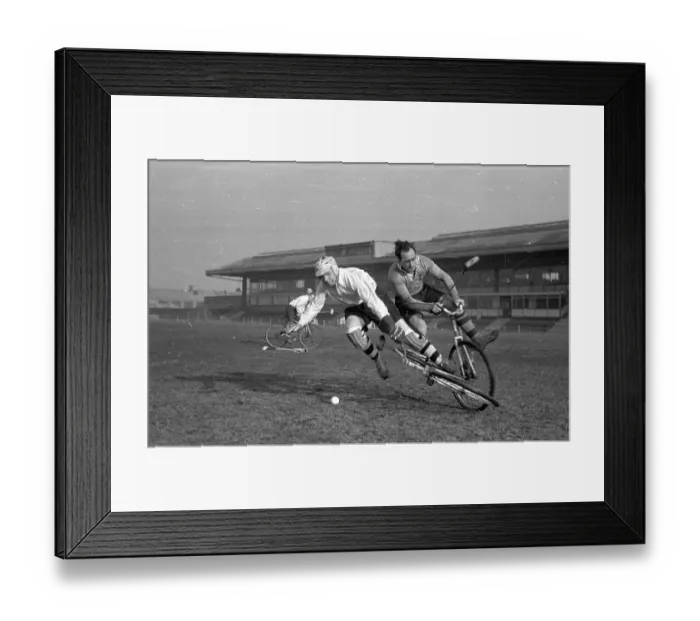 Framed Print : Cycle Challenge