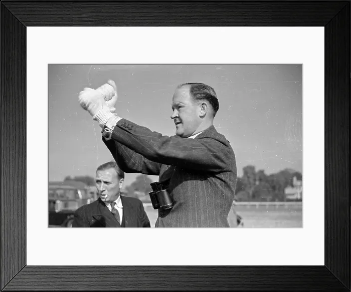 Framed Print : Tug Tic-Tac Framed Print : Tug Tic-Tac