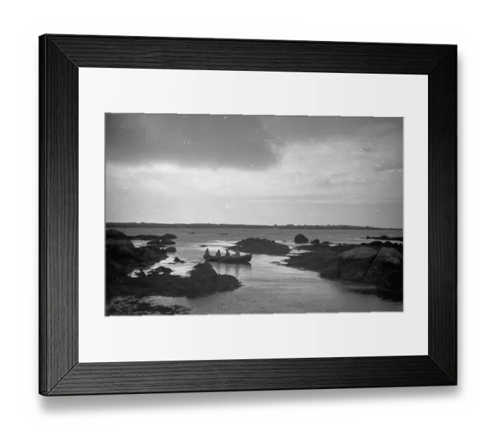 Framed Print : Boat Vote. 21st February 1948: Voters come in Framed Print : Boat Vote. 21st February 1948: Voters come in