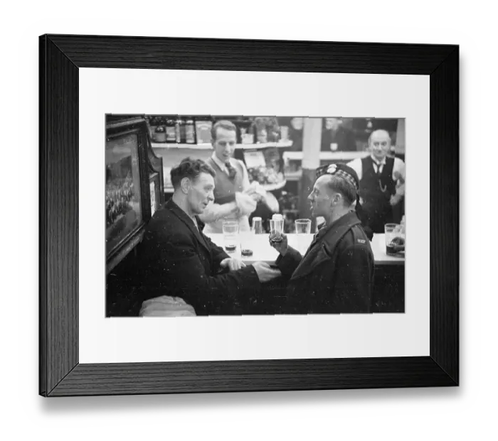 Framed Print : Bar Chat. 31st January 1948: Men chatting at a bar in the Gorbals area of Glasgow Framed Print : Bar Chat. 31st January 1948: Men chatting at a bar in the Gorbals area of Glasgow