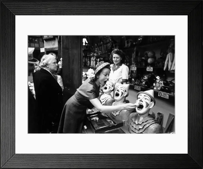 Framed Print : Mila At Southend Framed Print : Mila At Southend