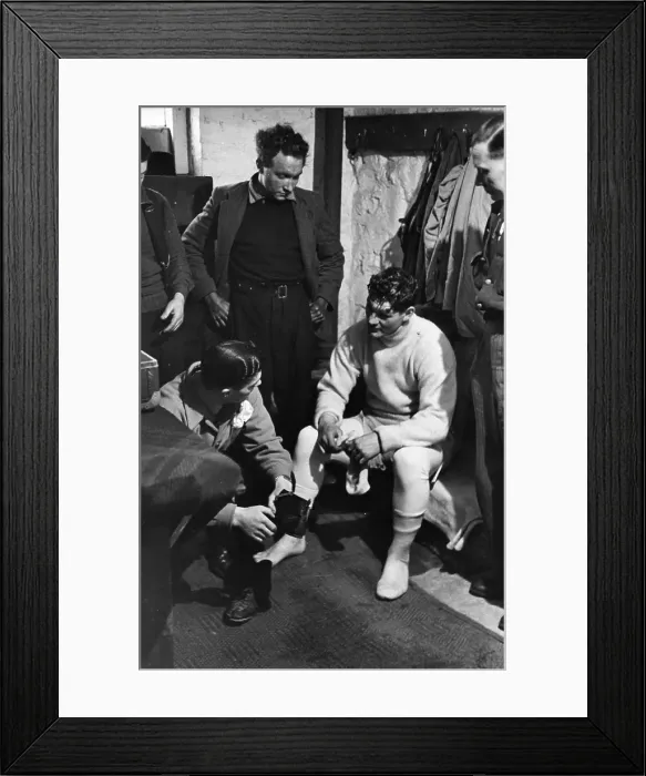 Framed Print : Big Fight. 12th April 1947: Bruce Woodcock (1921 - ) heavyweight boxer Framed Print : Big Fight. 12th April 1947: Bruce Woodcock (1921 - ) heavyweight boxer