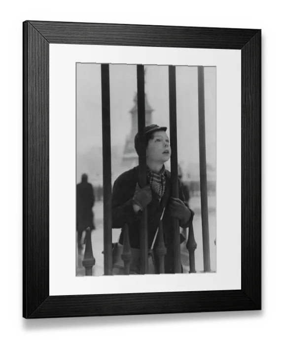 Framed Print : Outside The Palace Framed Print : Outside The Palace