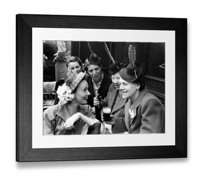 Framed Print : Mila Parely
