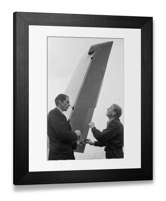 Framed Print : Tail Wing. 16th November 1946: De Havilland's assistant chief designer C T Wilkins Framed Print : Tail Wing. 16th November 1946: De Havilland's assistant chief designer C T Wilkins
