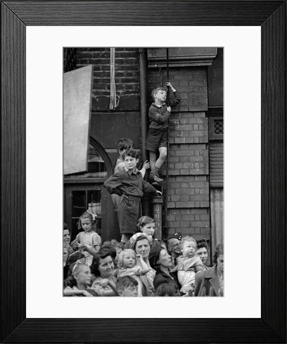 Framed Print : Drainpipe Seats