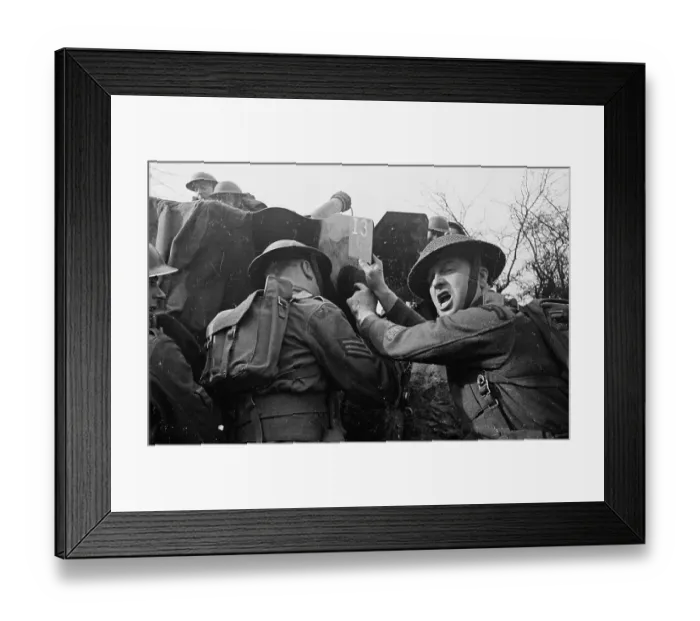 Framed Print : Push. 6th February 1943: A group of soldiers attempt to move a six-pounder Framed Print : Push. 6th February 1943: A group of soldiers attempt to move a six-pounder
