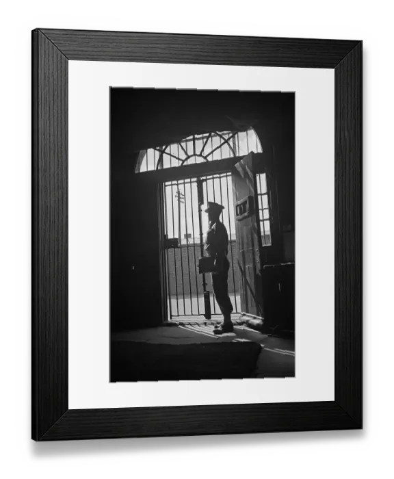 Framed Print : Entrance To The Glasshouse Framed Print : Entrance To The Glasshouse