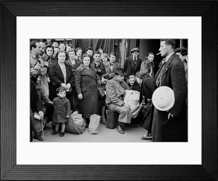 Framed Print : Bombed-Out East Londoners Framed Print : Bombed-Out East Londoners