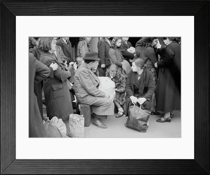Framed Print : Homeless East Londoners Framed Print : Homeless East Londoners