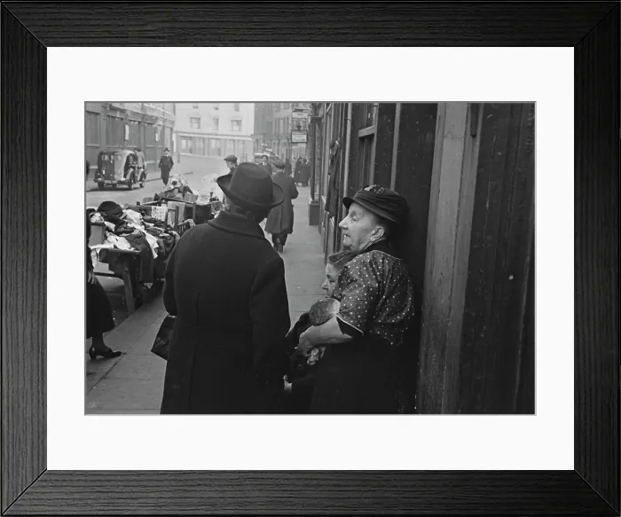 Framed Print : Life in the Lambeth Walk