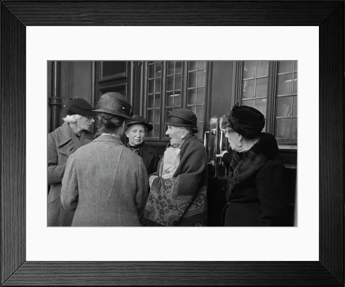 Framed Print : Life in the Lambeth Walk