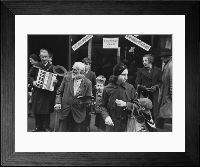 Framed Print : Life in the Lambeth Walk