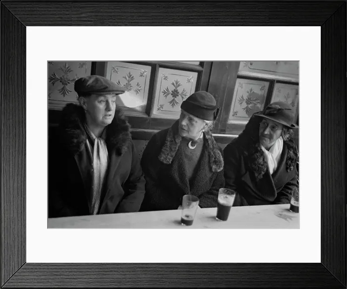 Framed Print : Life in the Lambeth Walk
