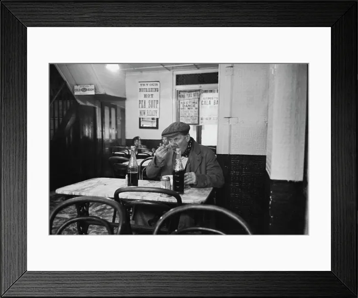Framed Print : Life in the Lambeth Walk