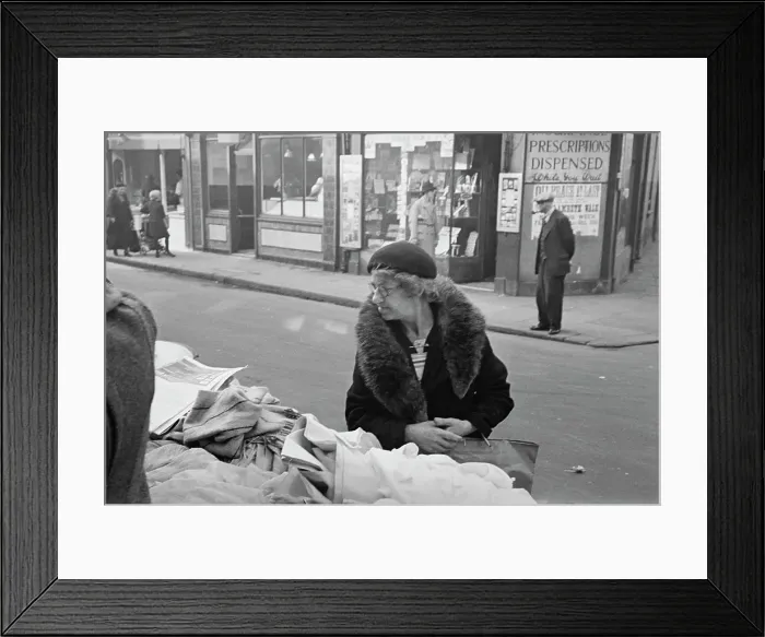 Framed Print : Life in the Lambeth Walk