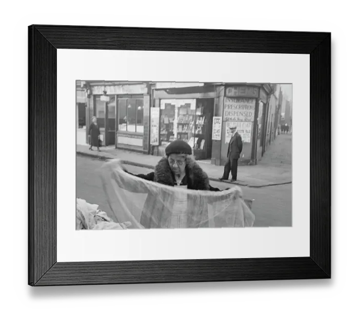 Framed Print : Life in the Lambeth Walk