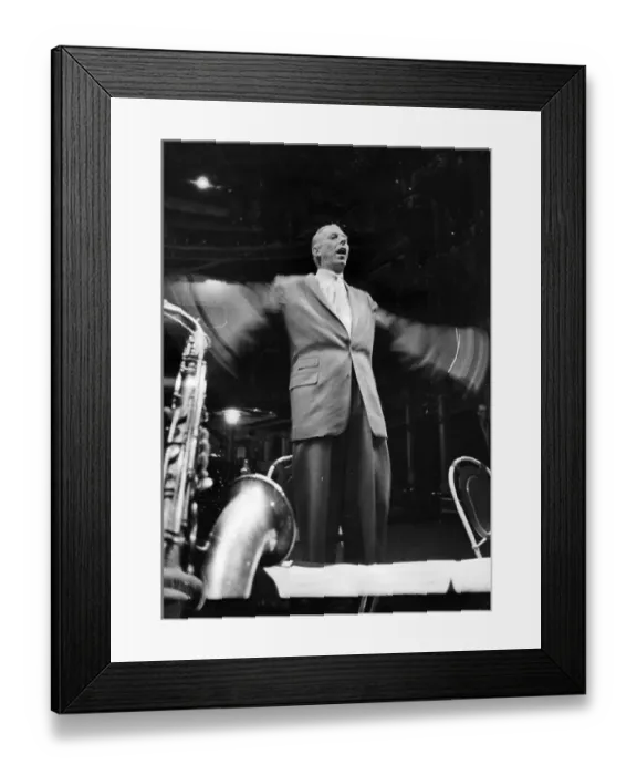 Framed Print : Flapping Stan Framed Print : Flapping Stan