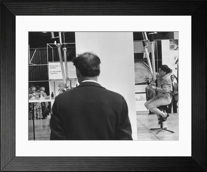 Framed Print : Atom Expo. 27th August 1955: Spectators and exhibits at the Atoms for Peace
