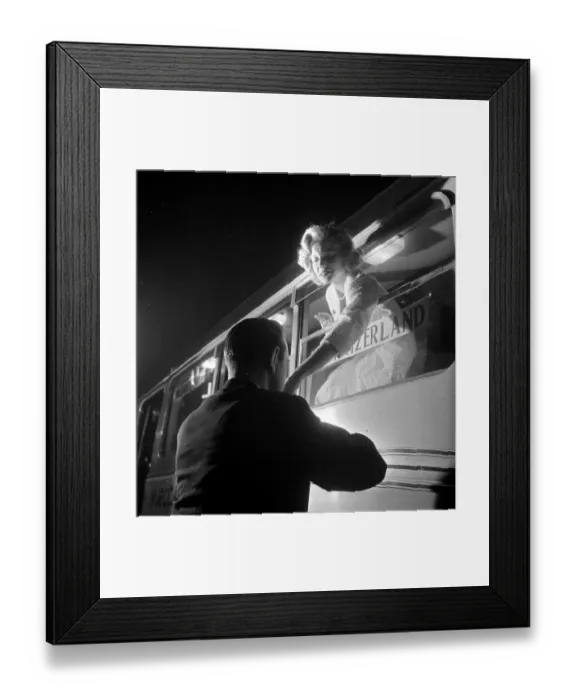 Framed Print : Gentlemanly Kiss Framed Print : Gentlemanly Kiss