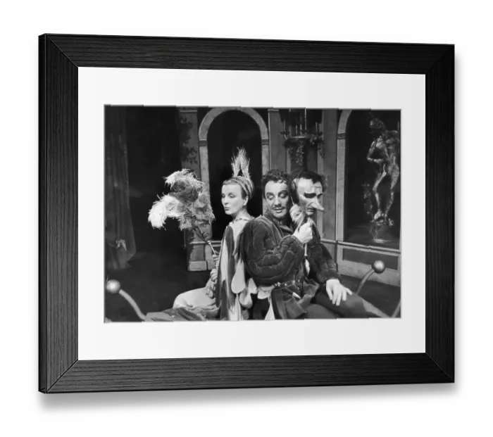 Framed Print : John Gielgud Framed Print : John Gielgud