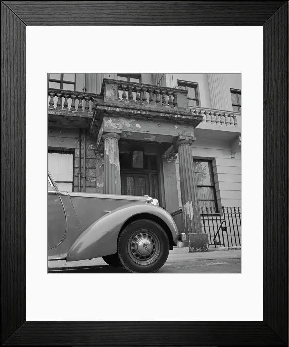 Framed Print : Exterior Of A Town House In Eaton Square Framed Print : Exterior Of A Town House In Eaton Square